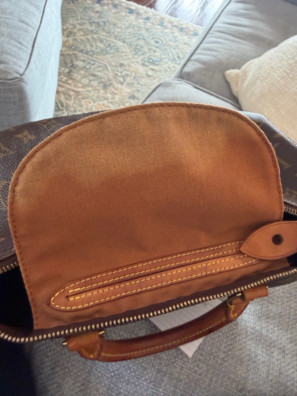 Louis Vuitton Monogram Canvas Speedy 30 - Picture 9 of 12
